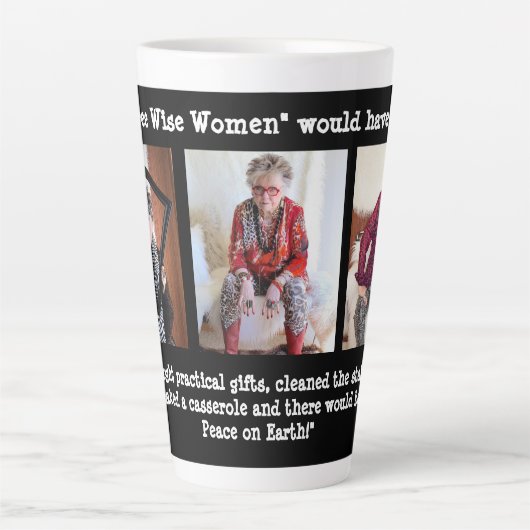 Humoristische Drie Wijze Vrouwen met Kerstmis Latte Mok (Voorkant)