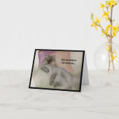 Humoristische kat die een kat is kaart (Gele Bloem)