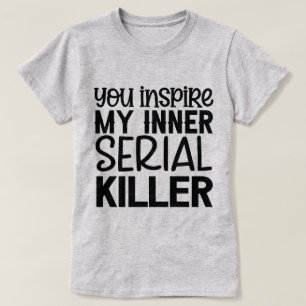 Humoristische tekstgrafiek met een duistere komisc t-shirt