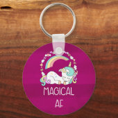 Humoureus Unicorn Magical AF op het donkere Rode P Sleutelhanger (Voorkant)