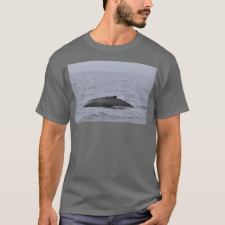 Humpback komt uit het water t-shirt