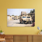 Humvee's gedrag beveiliging tijdens een patrouille canvas afdruk (Insitu (Woonkamer))