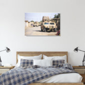 Humvee's gedrag beveiliging tijdens een patrouille canvas afdruk (Insitu (Slaapkamer))
