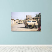 Humvee's gedrag beveiliging tijdens een patrouille canvas afdruk (Insitu (Houten vloer))