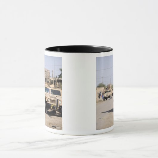 Humvee's gedrag beveiliging tijdens een patrouille mok (Midden)