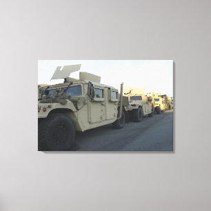 Humvees zit op de pier van Morehead City Canvas Afdruk