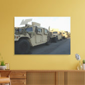 Humvees zit op de pier van Morehead City Canvas Afdruk (Insitu (Woonkamer))