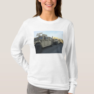 Humvees zit op de pier van Morehead City T-shirt