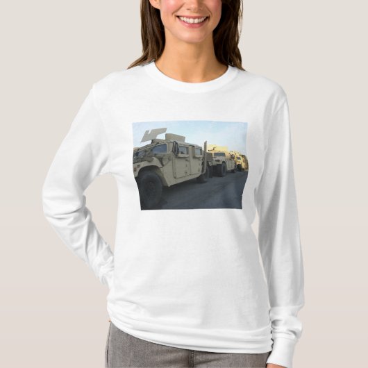Humvees zit op de pier van Morehead City T-shirt (Voorkant)