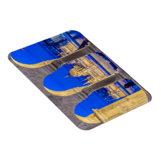 Hungarian Parliament Building at Dusk Magneet (Rechterzijde)