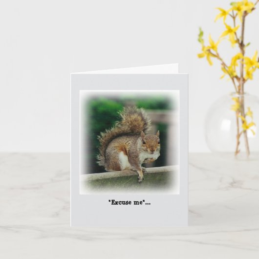 Hungry Squirrel op zoek naar een gratis handout Kaart (Gele Bloem)