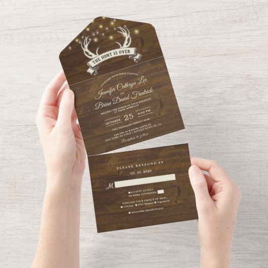 "Hunt is voorbij" Rustic Antler tast licht huwelij All In One Uitnodiging (Afscheurbaar)