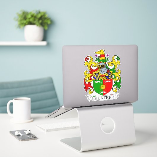 Hunter Family Crest Sticker (Laptop op bureau)