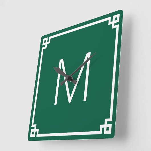 Hunter Green en White Griekse Key Border Monogram Vierkante Klok (Hoek)