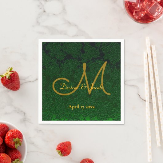 Hunter Green Gold Weduwing Reception Monogram Servet (Insitu)