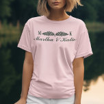 Hunter Green Initialen bruidsmeisjes' T-shirt<br><div class="desc">Een mooie flashback naar de jaren 90,  toen er geen kleurencombinatie heter was dan huntergreen en cream,  en initialen en monogrammen waren overal! Perfect voor country club en hotel bruiloften.</div>