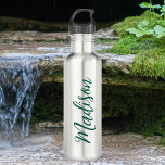 Hunter Green Naam Handgeschreven Script Custom Waterfles<br><div class="desc">Een gedurfde jager groene gepersonaliseerde monogram roestvrijstalen waterfles voor een meisje of man die houdt van eenvoudige,  handgeschreven geschenken. Mooi cursief schrift aan de zijkant van je flesje dat jouw naam uitspreekt.</div>