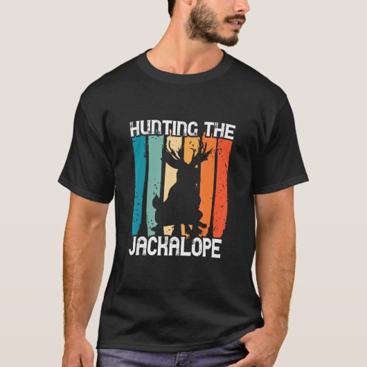Hunting The Jackalope Retro Cryptozoology Cryptid  T-shirt (Voorkant)