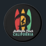 Huntington Beach California  Retro Surfing Magneet<br><div class="desc">retro surfbordontwerp voor surfers die van surfen houden en de oceaangolven aanjagen. Koele zomervakantie, zomervakantie voor mensen die van hete zon genieten, tropisch weer, zonneschijn onder de palmboom. Grunge en noodlijdend design om te draag terwijl je van het strand geniet en rond de vuurzee zingt. Geweldig souvenir, kerstcadeau en verjaardagscadeau...</div>