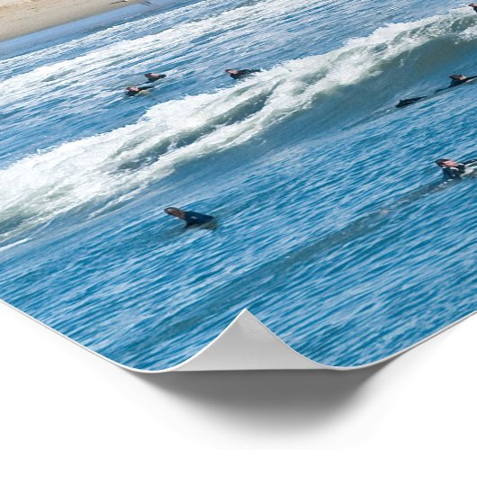 Huntington Beach en Snow Capped Mountains Poster (Hoek)