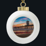 Huntington Beach Pier bij zonsondergang Keramische Bal Ornament<br><div class="desc">Huntington Beach Pier bij zonsondergang</div>