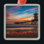 Huntington Beach Pier bij zonsondergang Metalen Ornament<br><div class="desc">Huntington Beach Pier bij zonsondergang</div>