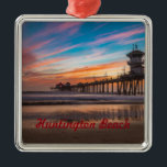 Huntington Beach Pier bij zonsondergang Metalen Ornament<br><div class="desc">Huntington Beach Pier bij zonsondergang</div>