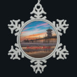 Huntington Beach Pier bij zonsondergang Tin Sneeuwvlok Ornament<br><div class="desc">Huntington Beach Pier bij zonsondergang</div>