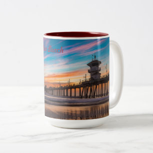 Huntington Beach Pier bij zonsondergang Tweekleurige Koffiemok