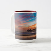 Huntington Beach Pier bij zonsondergang Tweekleurige Koffiemok (Voorkant links)