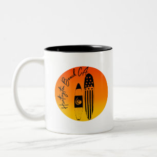 “Huntington Beach Surfboards en zonsondergangen” Tweekleurige Koffiemok