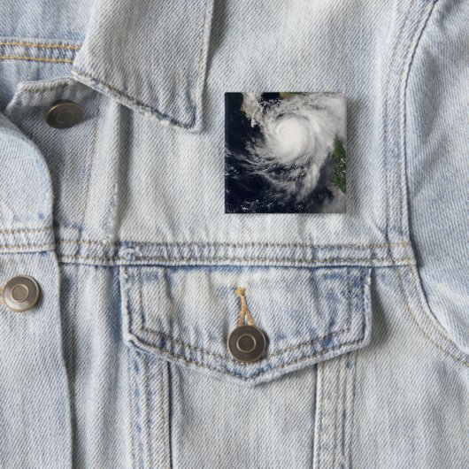 Hurricane Ignacio Vierkante Button 5,1 Cm (In situ)