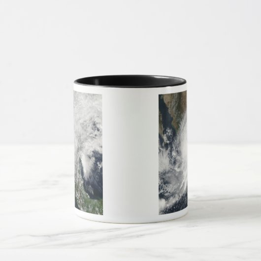 Hurricane Kenna Mok (Midden)