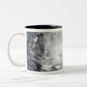 Hurricane Tomas over de Lesser Antilles Tweekleurige Koffiemok (Links)