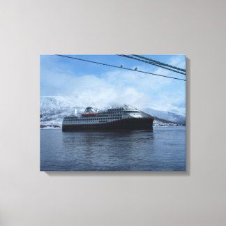 Hurtigruten Veerboot vertrekt uit de haven Canvas Afdruk