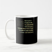 Husband Dad Protector Hero Veteran USA Flag Camo Koffiemok (Links)