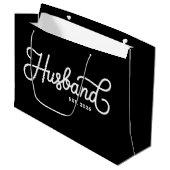 Husband Est 2026 Wedding Just Married Honeymoon Groot Cadeauzakje (Voorkant Gekanteld)