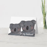 Husband Happy verjaardagskaart Kaart<br><div class="desc">Een schattig afgebeeld koala-paar voor een vrouw om haar man op zijn verjaardag te geven. Het binnenbericht van de kaart kan aan uw eigen speciaal bericht worden gepersonaliseerd.</div>