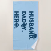 Husband.Papa. Hero. Grafisch Retro Strandlaken (Voorkant)