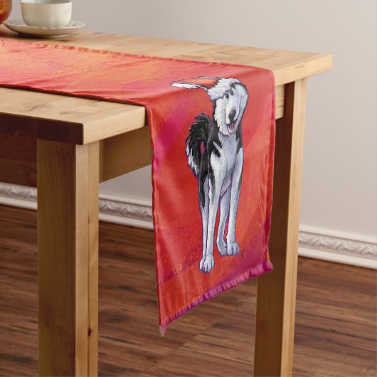 Husky in Santa Hat op Red Korte Tafelloper (Voorbeeld)