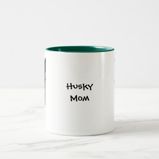 Husky mama Mok (Center)