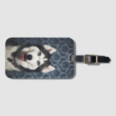 Husky Puppy Posing met een donkere achtergrond Bagagelabel (Voorkant (horizontaal))