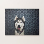 Husky Puppy Posing met een donkere achtergrond Legpuzzel (Horizontaal)