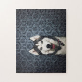 Husky Puppy Posing met een donkere achtergrond Legpuzzel (Verticaal)
