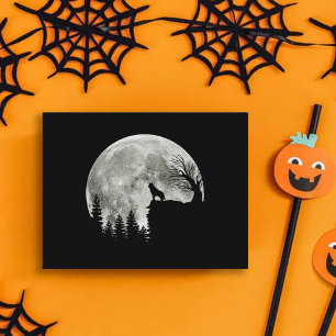 Husky staat op berg spook Halloween maan Briefkaart