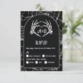 Huwelijk RSVP Gothic Halloween Skelet Handen Hart Kaart (Staand voorkant)