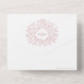 Huwelijk witte gedempte roze bladeren monogram all in one uitnodiging (Achterkant)