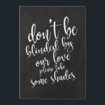 Huwelijk zonnebril cadeaus goedkoop krijtbord bord kaart<br><div class="desc">Een elegant, strak huwelijksbord met de tekst 'Laat je niet verblinden door onze liefde, neem alsjeblieft een zonnebril' in een uitbundig script lettertype, de borsteltextuur voegt een spontaan en speels gevoel toe. De achtergrondkleur kan worden aangepast aan uw behoeften en voorkeuren, neem contact met me op als u een speciale...</div>