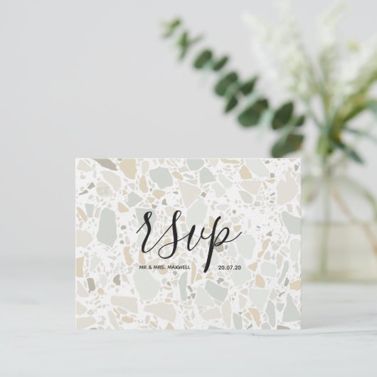 Huwelijks-Rsvp kaart | Terrazzo Script briefkaart (Staand voorkant)