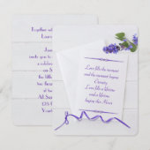 huwelijks wit briefpapier op hout met paarse lint kaart (Voorkant / Achterkant)